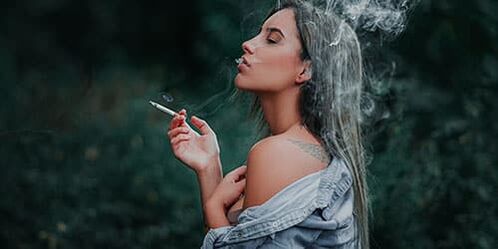 Η σύζυγος που καπνίζει στο όνειρο είναι χρήσιμη συμβουλή για αυτήν