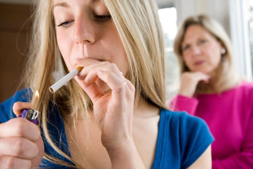 Οι οικογενειακές σχέσεις μπορεί να οδηγήσουν στο κάπνισμα μεταξύ των εφήβων